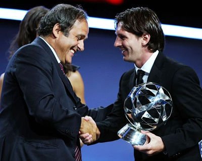 普拉蒂尼:梅西必拿金球奖 我是他的超级粉丝