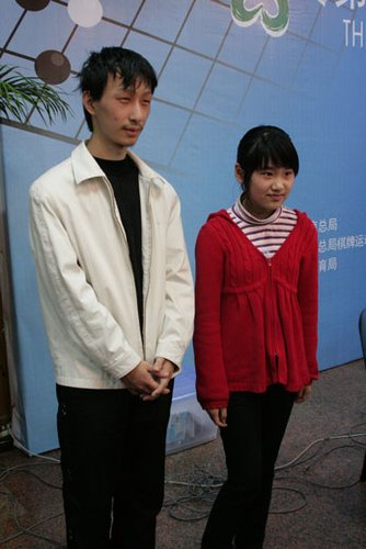 围棋混双业余女棋手生日夺冠 十连胜战绩惊人