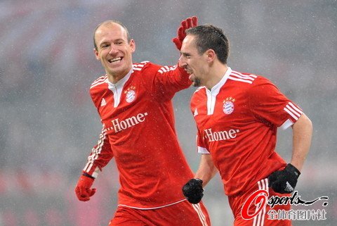 图文拜仁62菲尔特罗本与里贝里庆祝进球