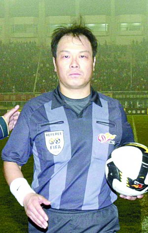 传名哨陆俊黄俊杰被警方带走 裁判圈已自动封口