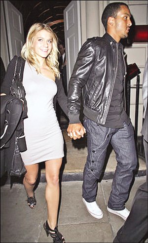 靓丽女友助沃尔科特逆转 只要男友进球不要法拉利