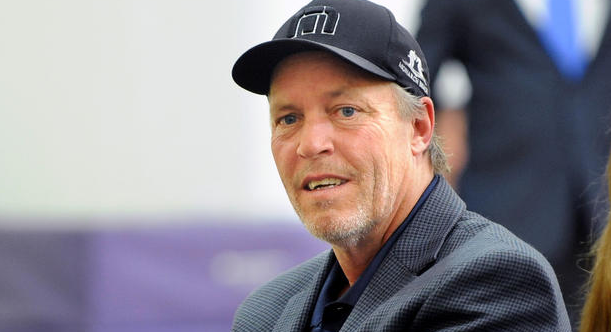 湖人副总裁吉姆-巴斯