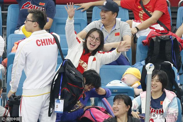 女子50米自由泳决赛,傅园慧以25秒05夺得第七,朱梦惠与丹麦的奥特森以