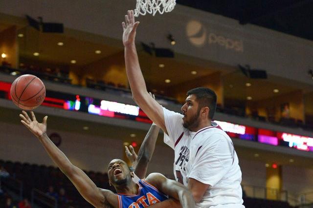 欧冠 nba 德甲 图片 视频 腾讯体育 8月15日讯"印度姚明"西姆-布拉尔