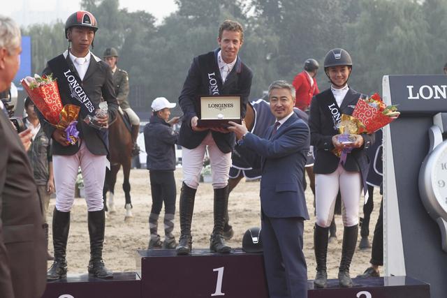 世界杯赛冠军 迈克·范·德·弗伦丁,亚军边巴次仁,季军珍·理查德