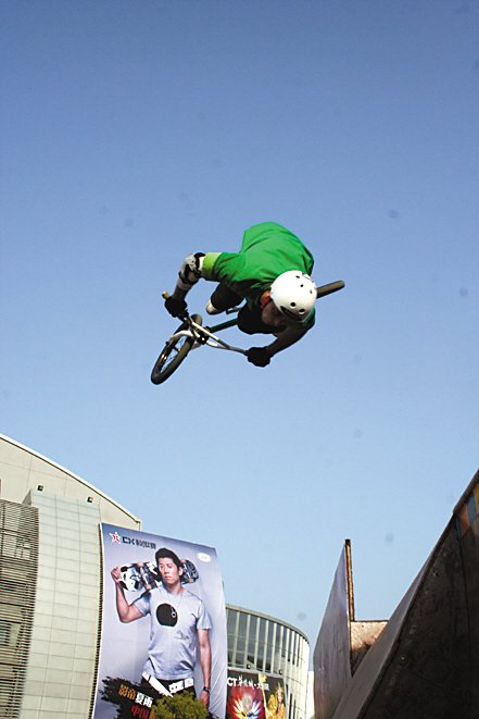 影帝夏雨推广极限运动