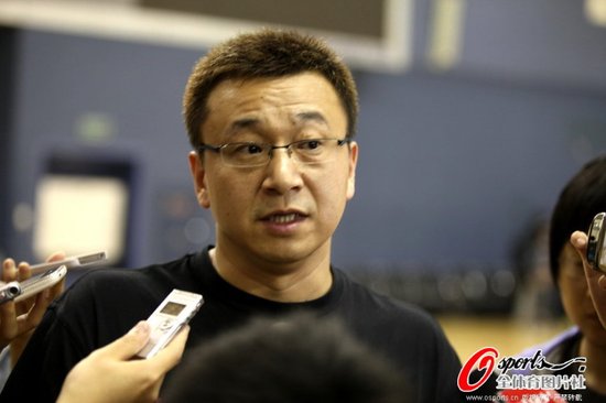 范斌亮相国青训练课腾讯体育讯 北京时间4月25日消息,u19男篮国青队