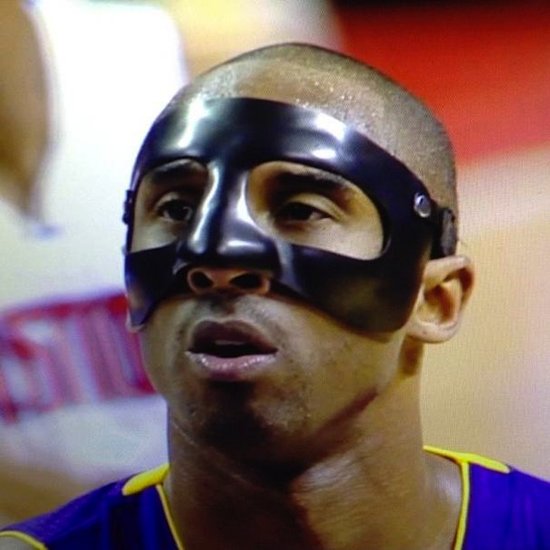 科比护脸装备全面升级 将戴黑色面具出战活塞