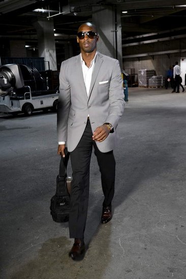 美媒:科比装酷不带新人 队友指湖人一盘散沙