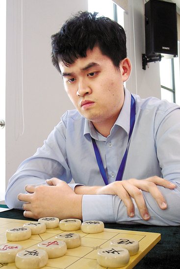 综合体育 棋牌 正文(王天一在对弈中 昨天,北京新锐王天一凭借多兵之