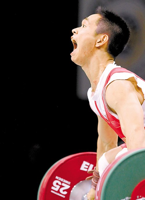 唐德尚在比赛中 新华社记者 高静 摄举重世锦赛据新华社巴黎今晨电