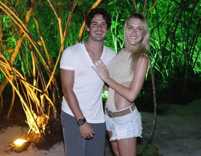  > 腾讯体育5月11日 前不久,天津权健球星帕托女友马蒂娅斯透露她和