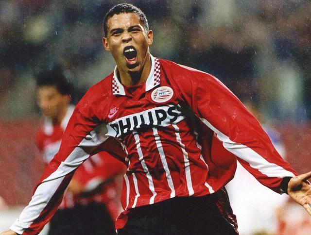 夜读钟摆奔袭外星人足球初恋罗纳尔多