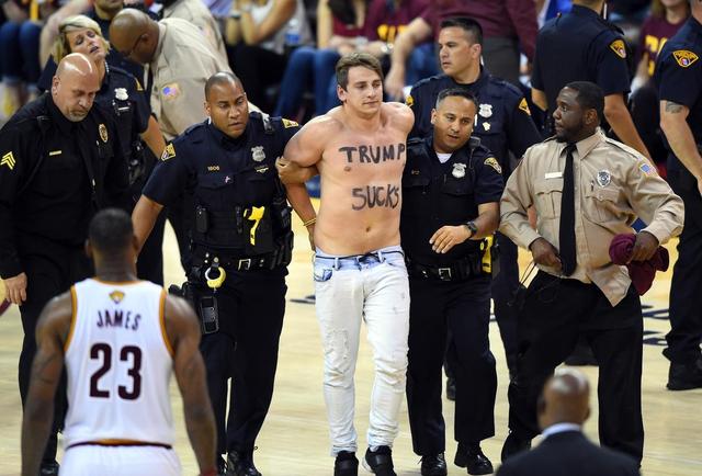 总决赛裸奔球迷被控两项轻罪 最高入狱六个月_体育_腾讯网