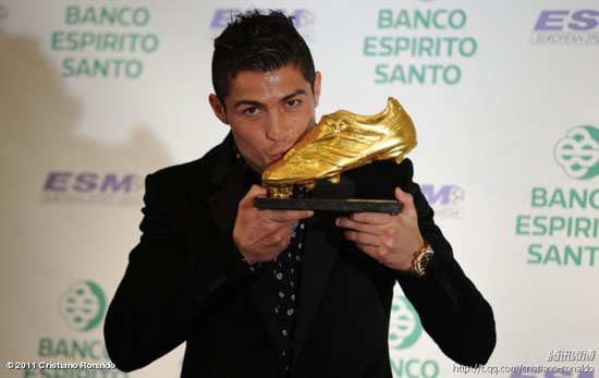 c罗二度获欧洲金靴奖 34场40球再登欧洲之巅