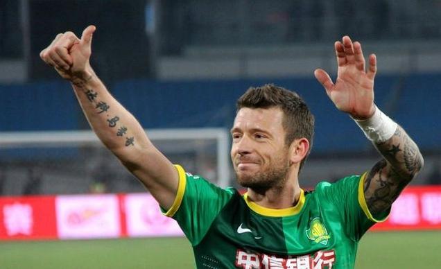 前外援马季奇现身国安壮行会现场学习绕口令