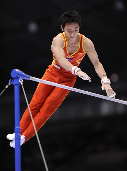 单杠决赛成饕餮盛宴 中国双雄挑战难度极限