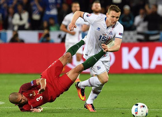 葡萄牙铁闸撩阴腿遭英名宿臭骂半月两度怒喷