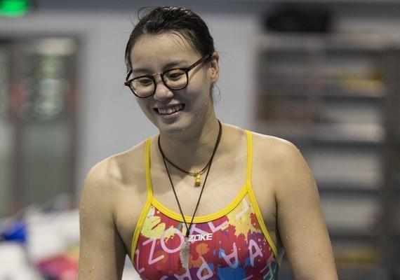 傅园慧成日媒新宠 亚锦赛官员客串中文翻译