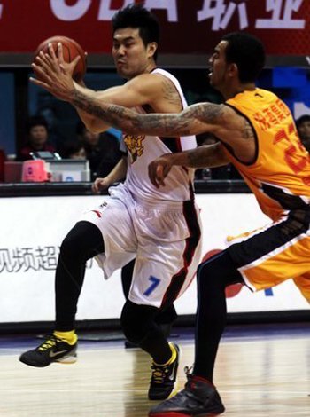 王仕鹏802三分也有根刺里程碑前竟遭遇17中1