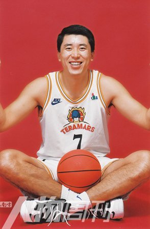 "王立彬"叭叭"抽两口烟斗说,"想啊,怎么不想,就是不敢.