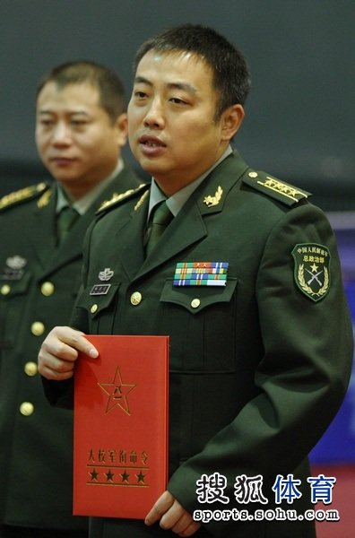 中国大校军衔图片