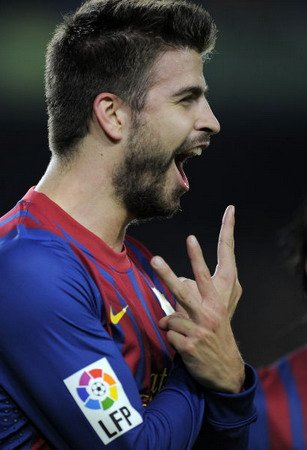 皮克再展双v手势腾讯体育讯 当皮克再度摆出双v手势时,球迷们便知道