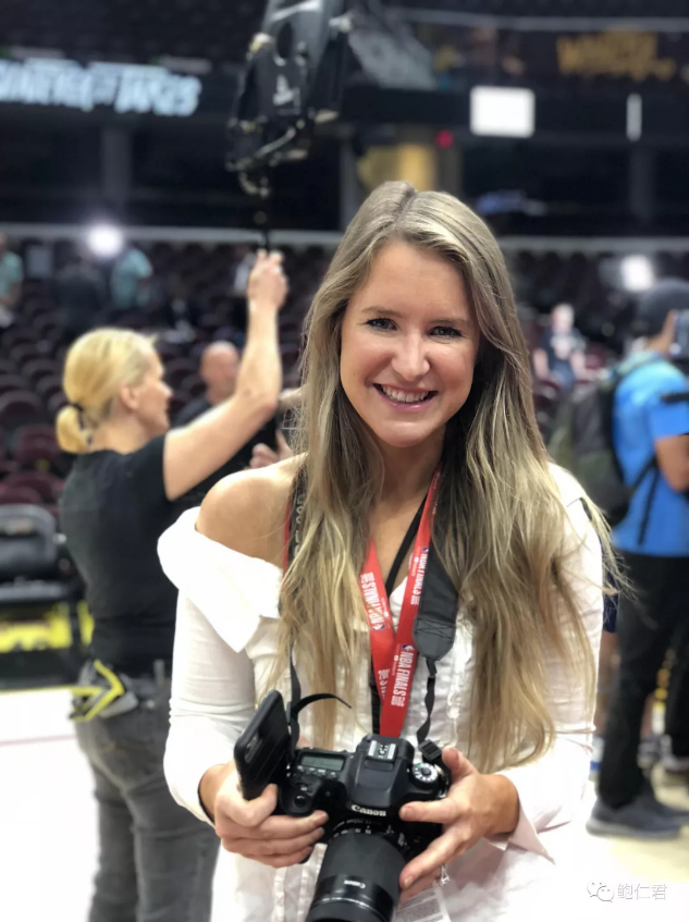 鲍仁君:总决赛不全是男人的世界≤媒体≥,也活跃着很多美女「宋体」