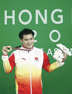 跳水颁奖两次播错中国国歌 队员清唱感动全场