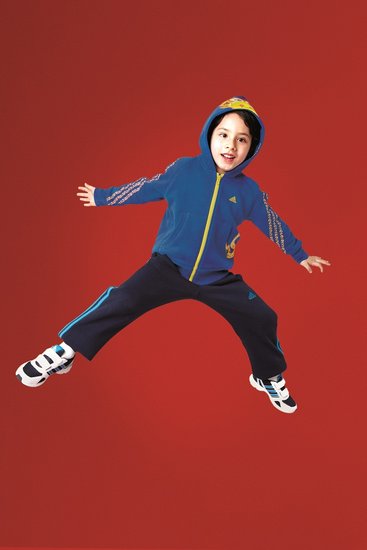 阿迪达斯儿童龙年系列欢乐上市图