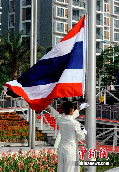 泰国国旗飘扬图片