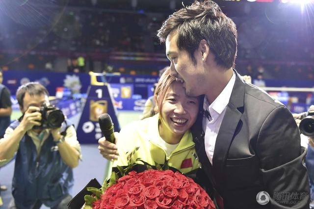 李瀚男在苏杯现场向汪鑫    微博)   求婚.