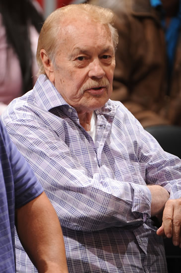 湖人老板出现严重脱水 老巴斯被紧急送往医院