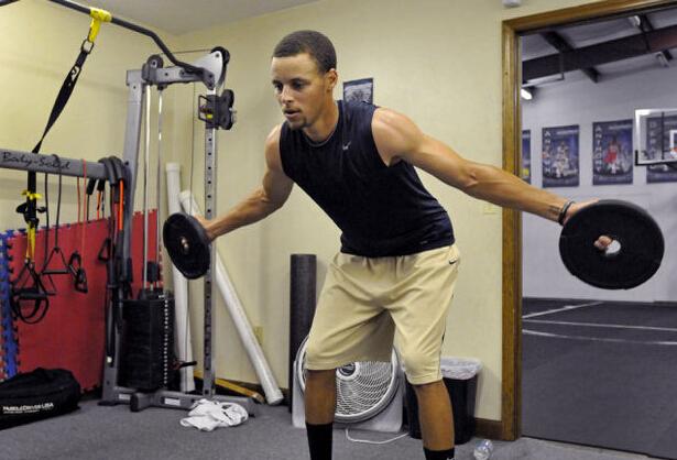 胞弟解库里蜕变之谜揭其特训细节咋远离伤病