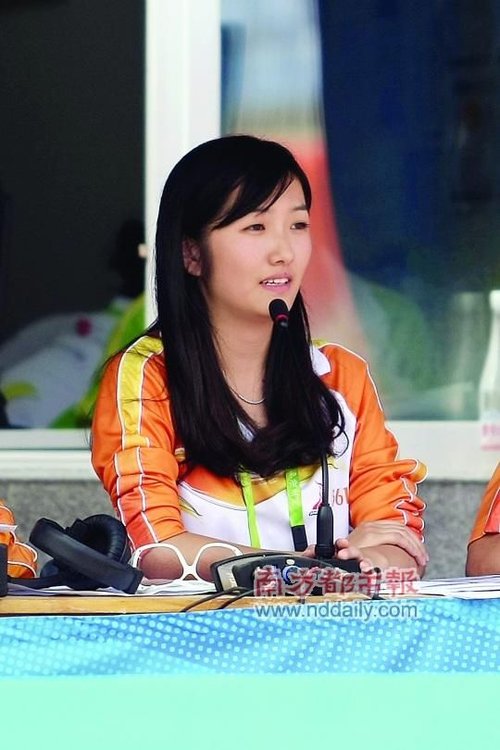 美女志愿者同样惊艳 沙排播音员惹偷拍不断(图)