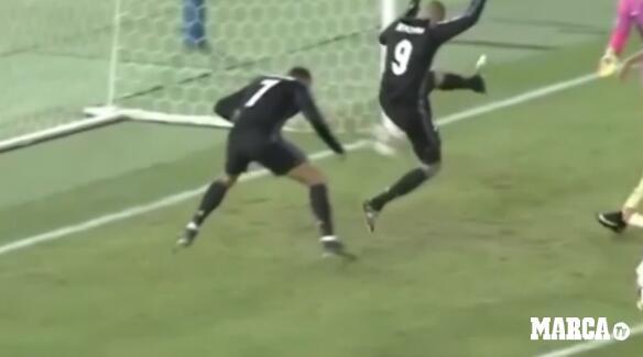 C罗离奇失3米空门 西媒挖苦:金球奖不该这样