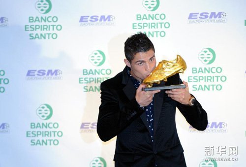 c罗潮爆西服领欧洲金靴 意气风发帅气逼人(图)