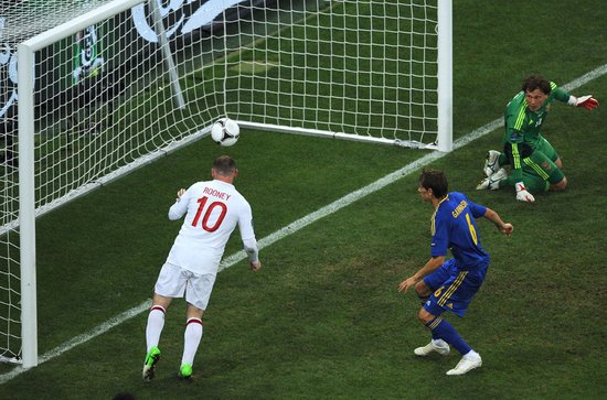 门线裁判思考人生皮克贴小法照片遭吐槽