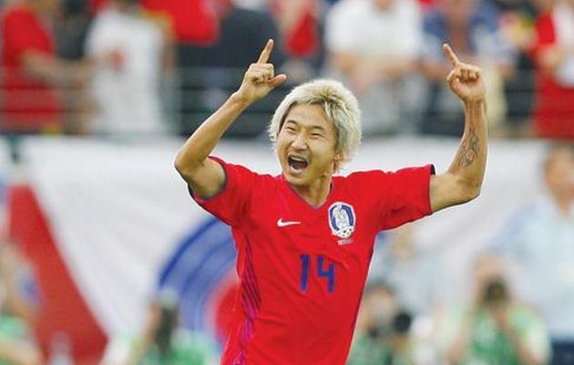 坏小子李天秀宣布退役罢赛斗殴脚踢马队后脑