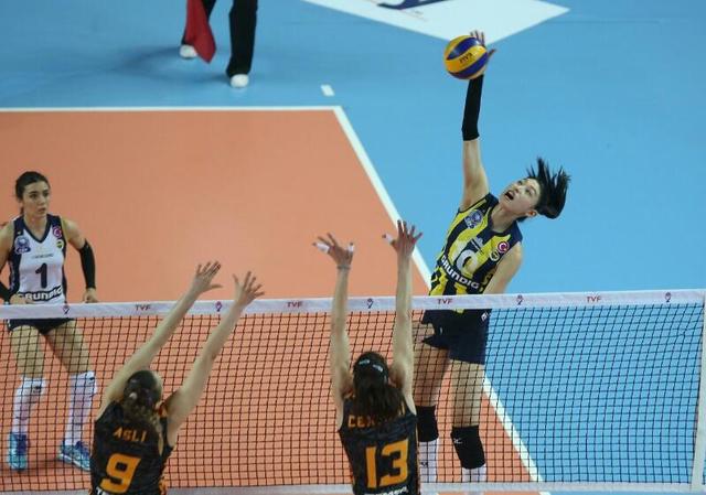 金延璟扣球腾讯体育讯 北京时间4月30日,2016-2017赛季土耳其女排超级