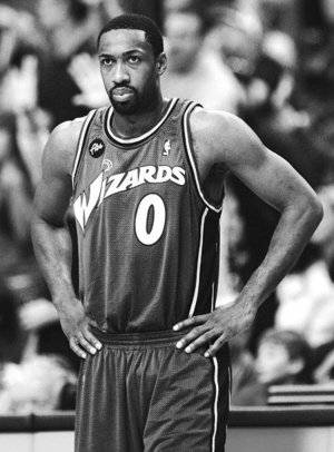 阿里纳斯正式加盟上海