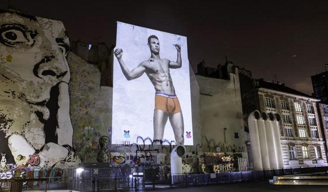 c罗的内裤里有什么