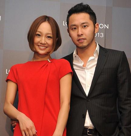 婚姻美满育有一女 曾疑与罗雪娟传绯闻 4月9日北岛康介失意泳池,蒙