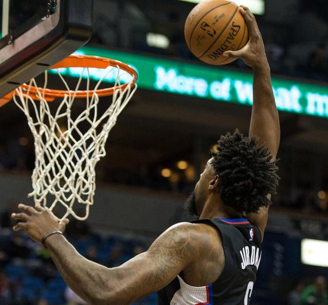 首节:小乔丹6中6取12分 扣篮王漂移三分压哨