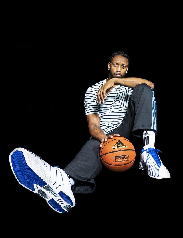 麦蒂t-mac3魔术蓝白配色再度重现(图)