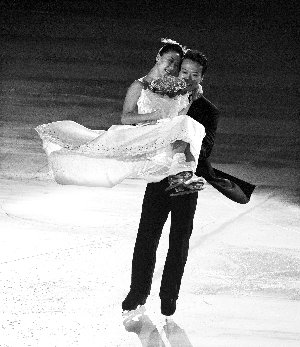 自2007年领证后,举办冰上婚礼一直以来是申雪,赵宏博的共同愿望.