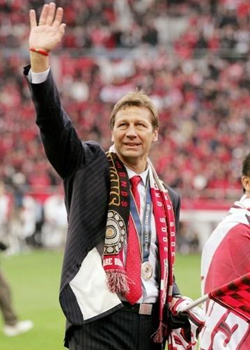 布赫瓦尔德曾执教浦和红钻,对亚洲足球较为熟悉