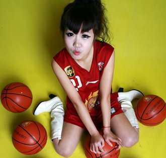 浙江篮球宝贝靓丽风姿 力挺球队季后赛胜利