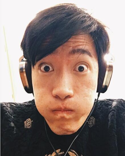 看脸?刘翔晒搞怪卖萌照 似回应"刷脸失败"