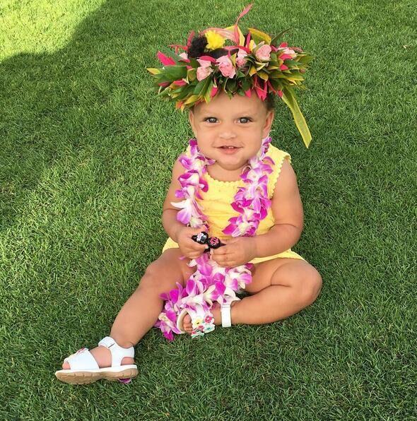 库里夫妇社交网络秀幸福 祝小女儿一岁生日快乐